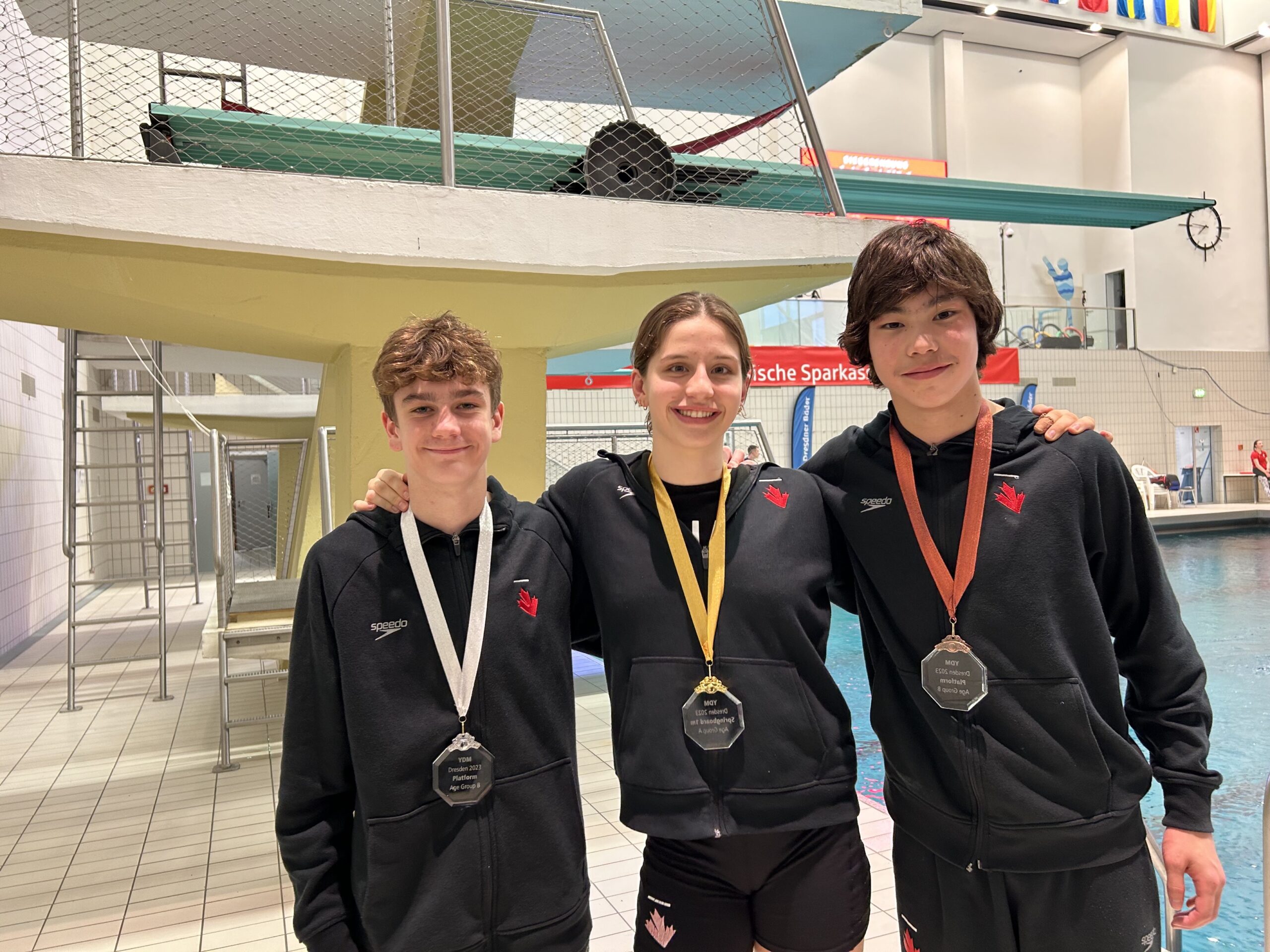 Sonya Palkhivala en or au 1 m; deux médailles du côté masculin