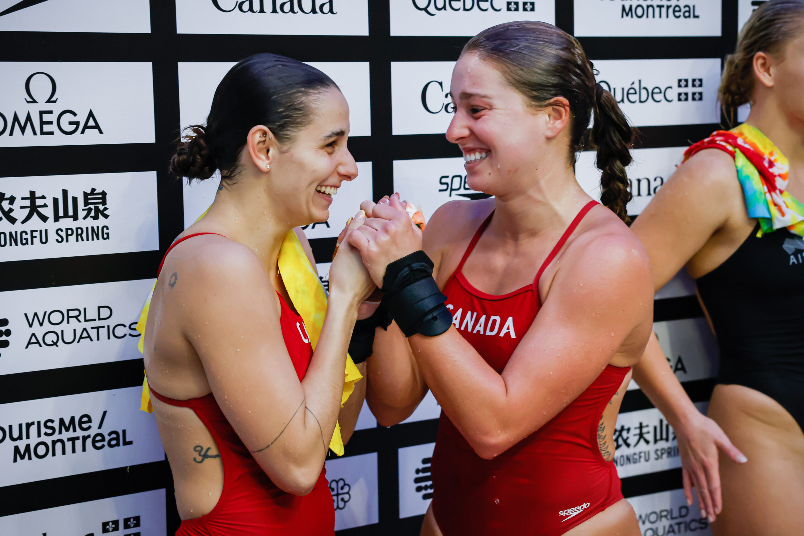Pamela Ware and Mia Vallée earn bronze at home!